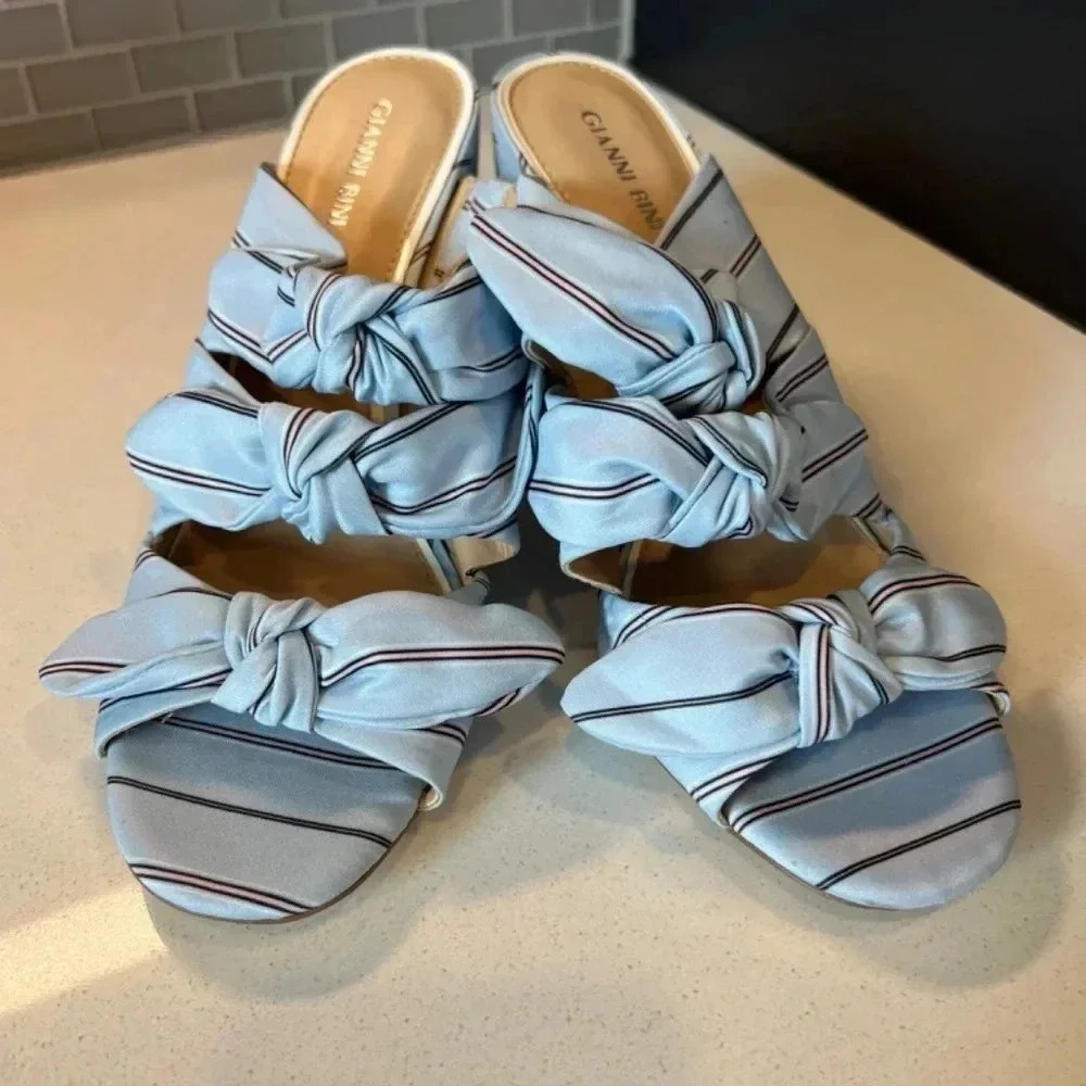 Worn a few times indoors only. Comfortable wide heel size 10 brand Gianni Bini - Picture 3 of 6